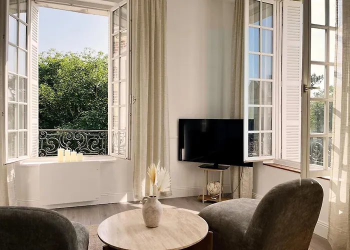 Charme, Lumiere, Jardin Et Sauna! شقة *