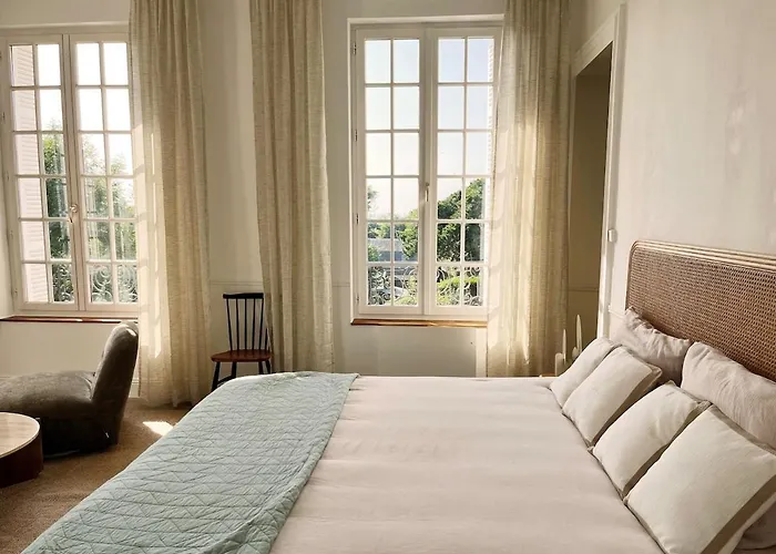 Charme, Lumiere, Jardin Et Sauna! شقة